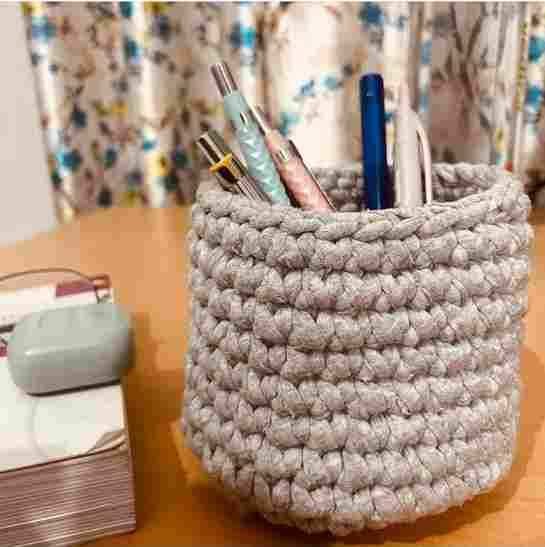 Macrame pen stand